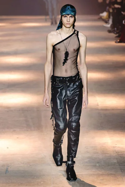 Look 27